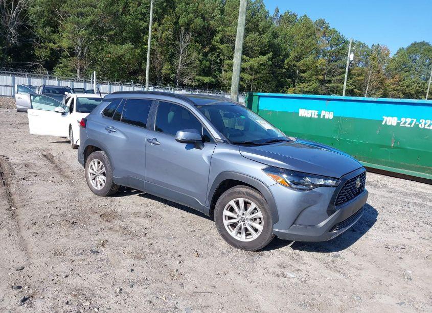 2022 Toyota Corolla CROSS LE (VIN 7MUBAAAG2NV033003) main photo