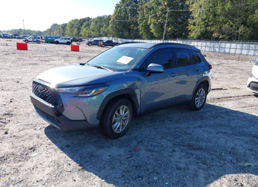 Photo 2 of 2022 Toyota Corolla CROSS LE (VIN 7MUBAAAG2NV033003)