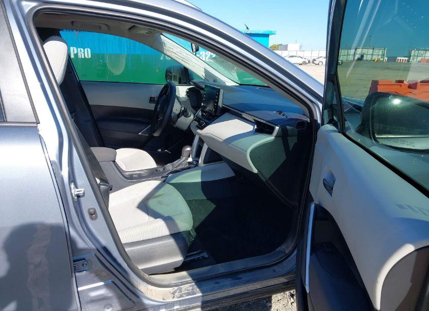 Photo 5 of 2022 Toyota Corolla CROSS LE (VIN 7MUBAAAG2NV033003)