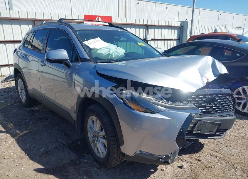 2024 Toyota Corolla CROSS LE (VIN 7MUBAAAG4RV094102) main photo