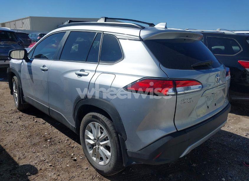 Photo 3 of 2024 Toyota Corolla CROSS LE (VIN 7MUBAAAG4RV094102)