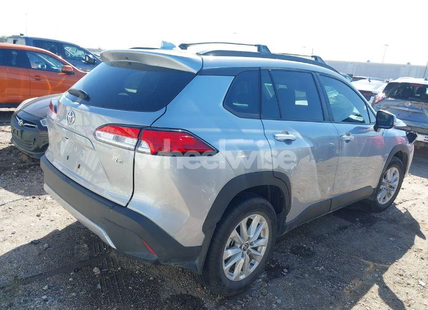 Photo 4 of 2024 Toyota Corolla CROSS LE (VIN 7MUBAAAG4RV094102)