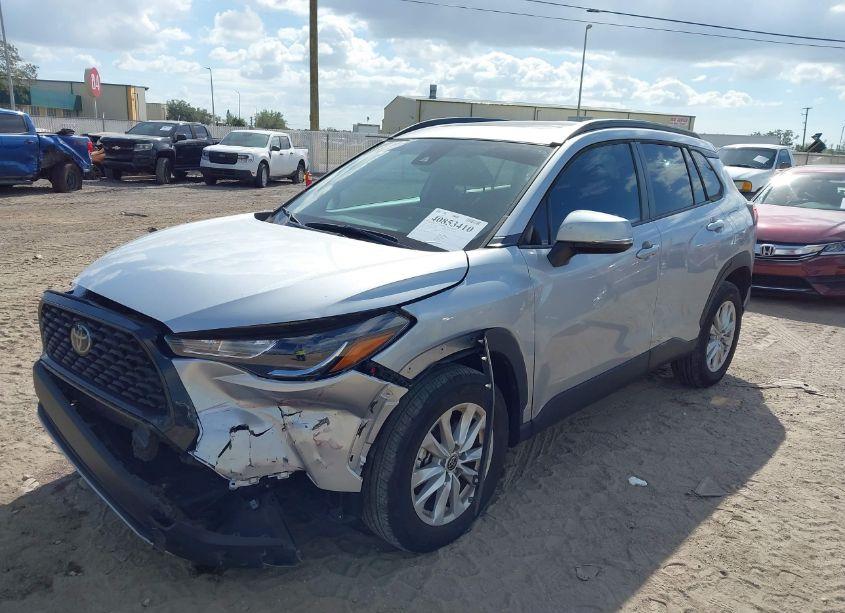 Photo 2 of 2022 Toyota Corolla CROSS LE (VIN 7MUBAAAG5NV019225)