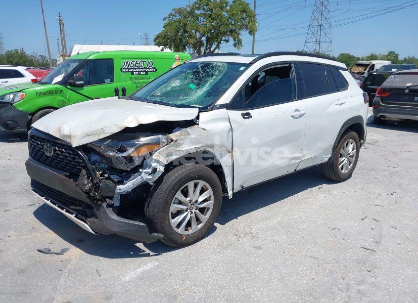 Photo 2 of 2022 Toyota Corolla CROSS LE (VIN 7MUBAAAG5NV028801)