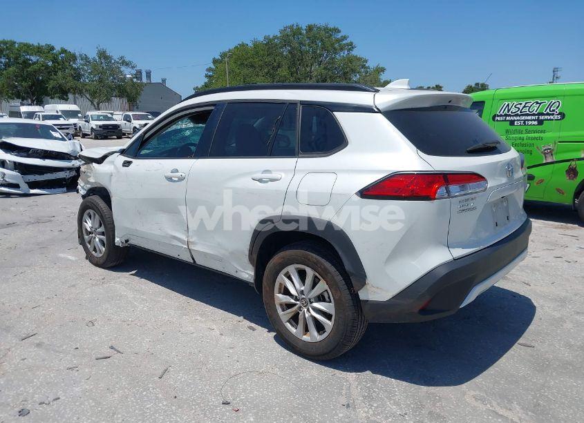 Photo 3 of 2022 Toyota Corolla CROSS LE (VIN 7MUBAAAG5NV028801)