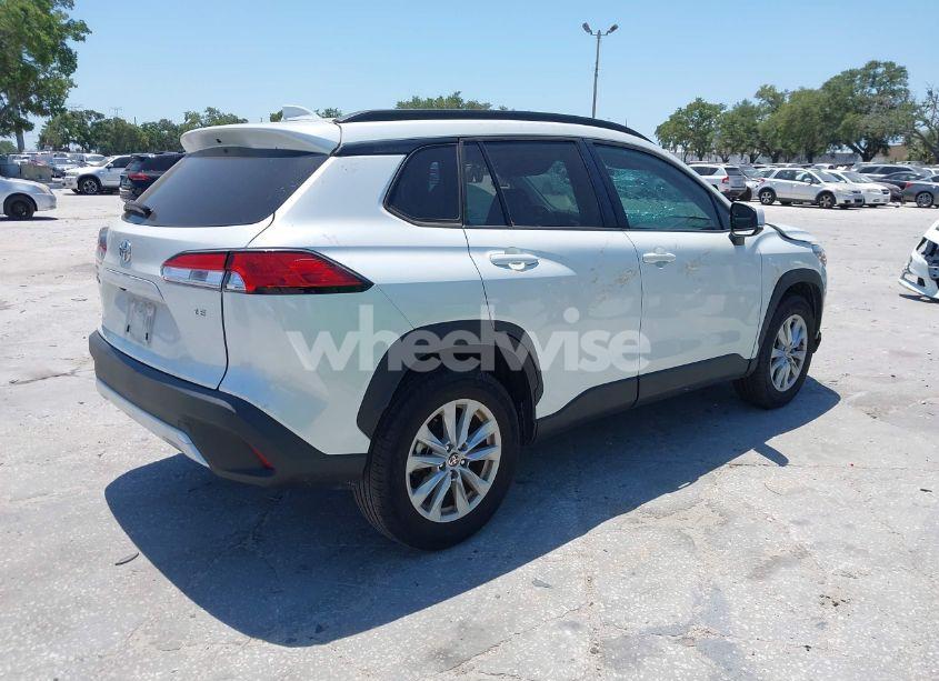 Photo 4 of 2022 Toyota Corolla CROSS LE (VIN 7MUBAAAG5NV028801)