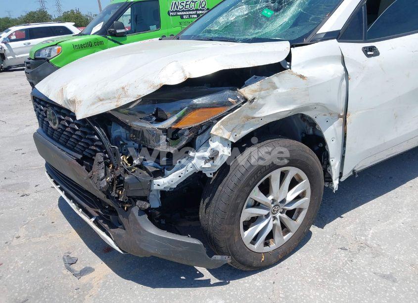 Photo 6 of 2022 Toyota Corolla CROSS LE (VIN 7MUBAAAG5NV028801)