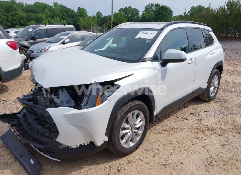 Photo 2 of 2022 Toyota Corolla CROSS LE (VIN 7MUBAAAG6NV021369)