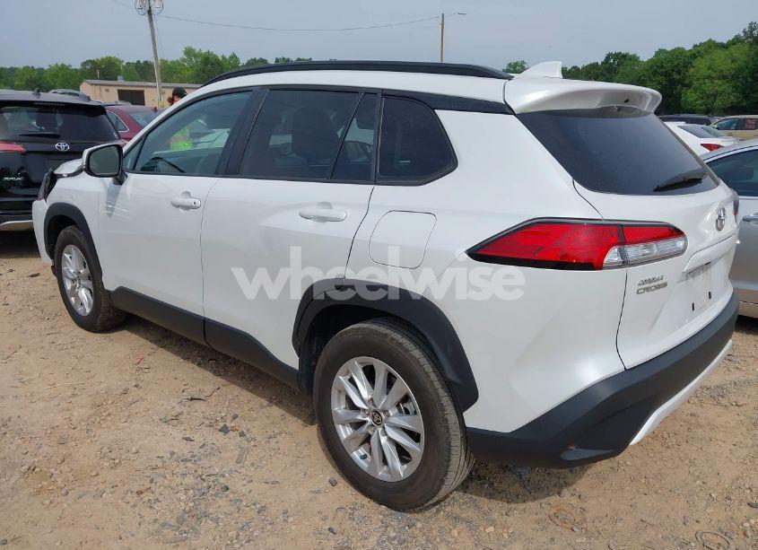 Photo 3 of 2022 Toyota Corolla CROSS LE (VIN 7MUBAAAG6NV021369)