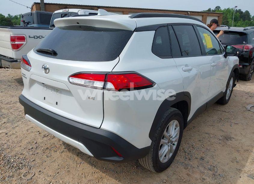 Photo 4 of 2022 Toyota Corolla CROSS LE (VIN 7MUBAAAG6NV021369)