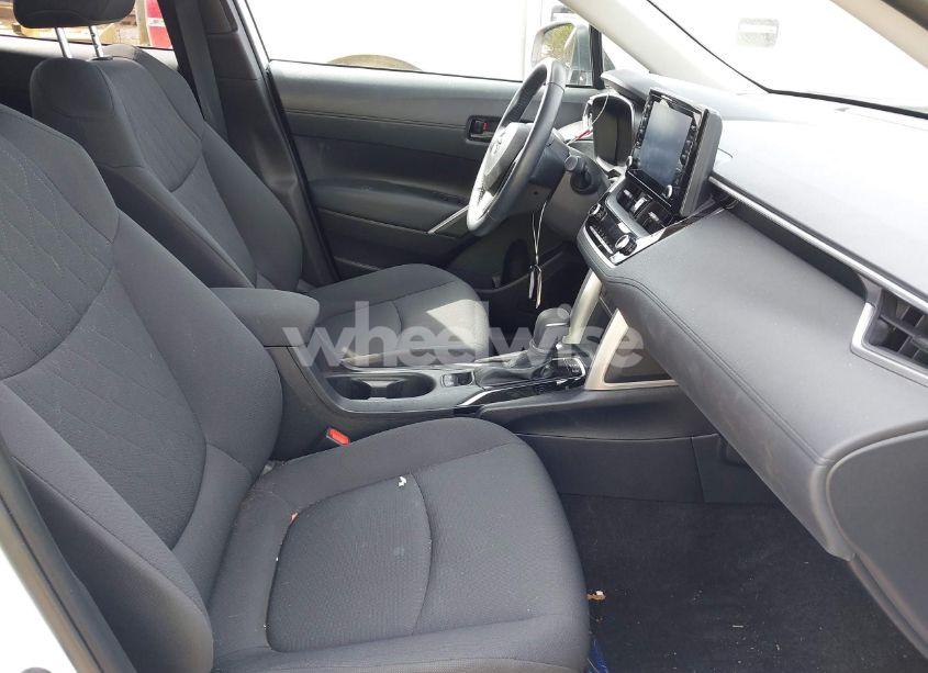 Photo 5 of 2022 Toyota Corolla CROSS LE (VIN 7MUBAAAG6NV021369)