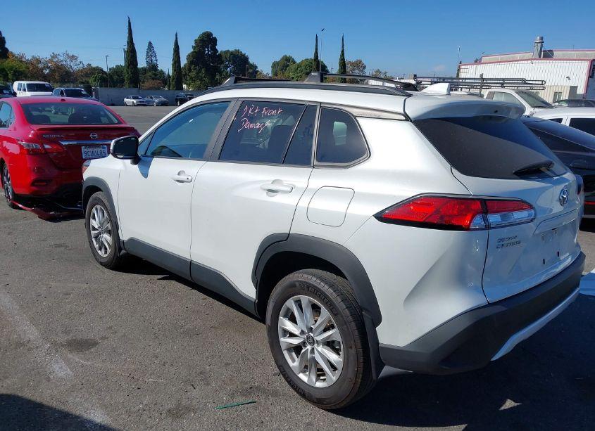 Photo 3 of 2022 Toyota Corolla CROSS LE (VIN 7MUBAAAGXNV014831)