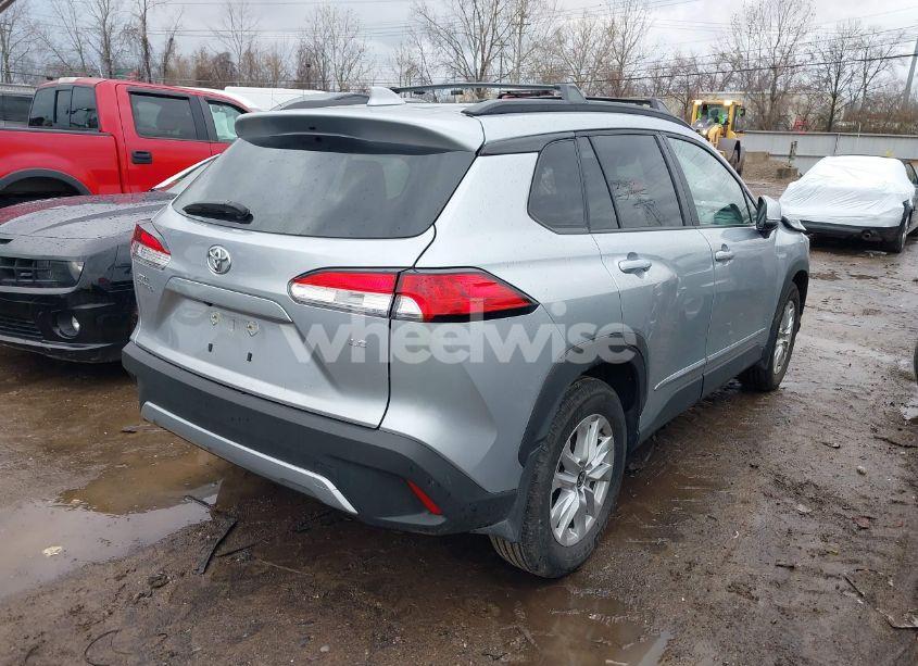 Photo 4 of 2024 Toyota Corolla CROSS LE (VIN 7MUBAAAGXRV080124)