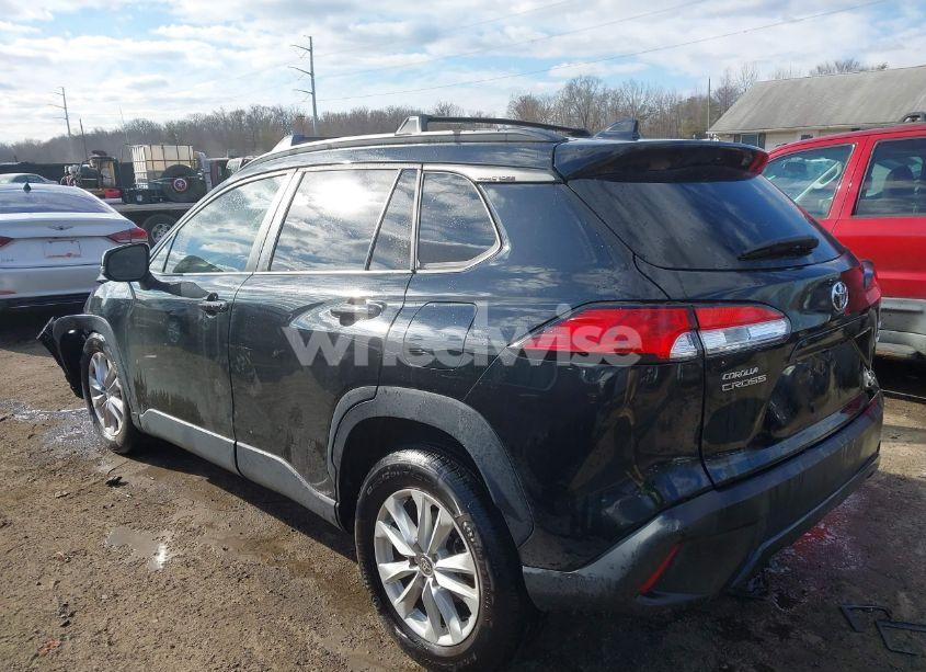 Photo 3 of 2022 Toyota Corolla CROSS LE (VIN 7MUBAABG0NV006252)