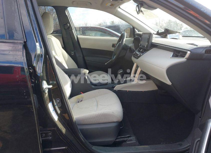 Photo 5 of 2022 Toyota Corolla CROSS LE (VIN 7MUBAABG0NV006252)