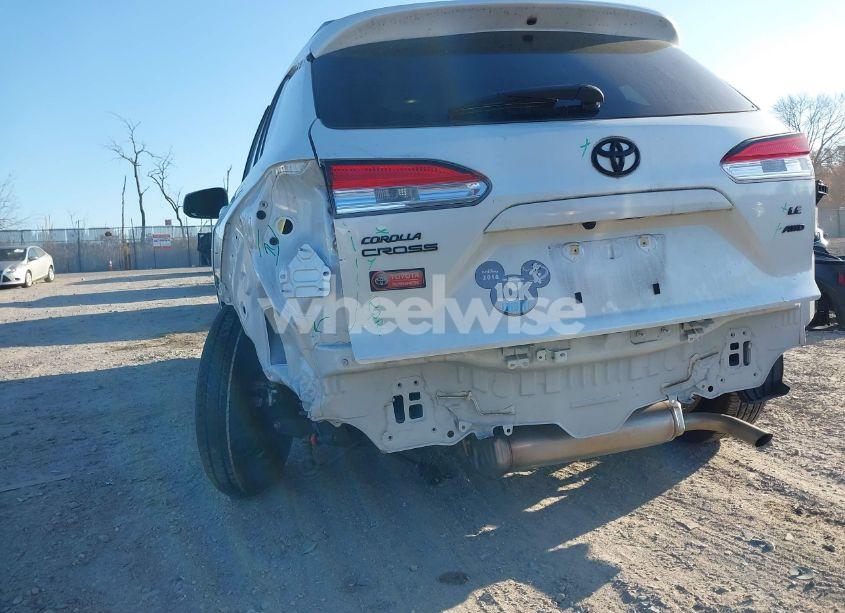 Photo 18 of 2022 Toyota Corolla CROSS LE (VIN 7MUBAABG0NV011497)