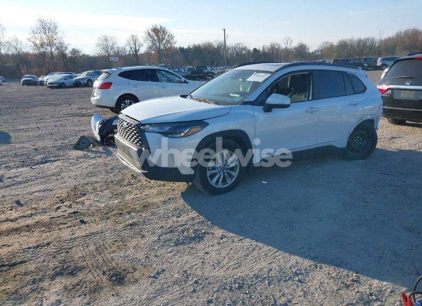 Photo 2 of 2022 Toyota Corolla CROSS LE (VIN 7MUBAABG0NV011497)