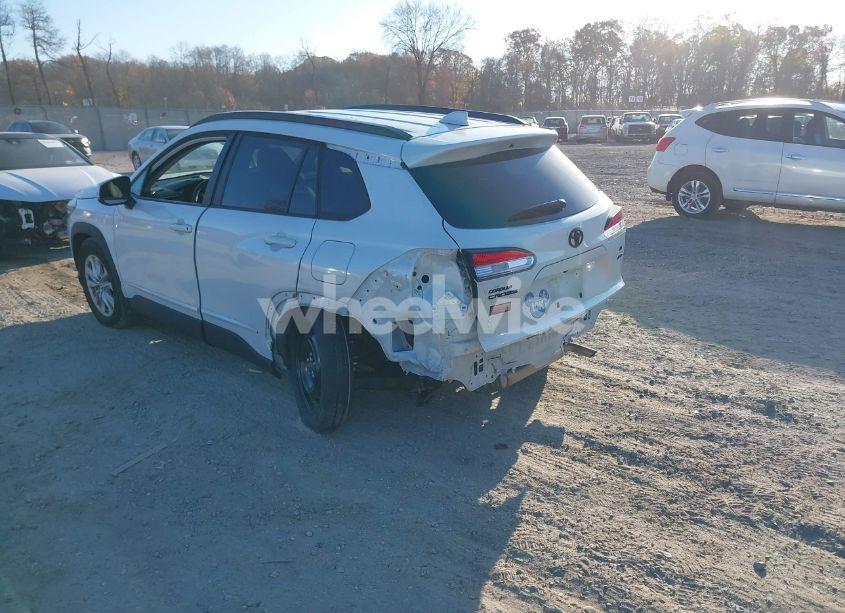 Photo 3 of 2022 Toyota Corolla CROSS LE (VIN 7MUBAABG0NV011497)