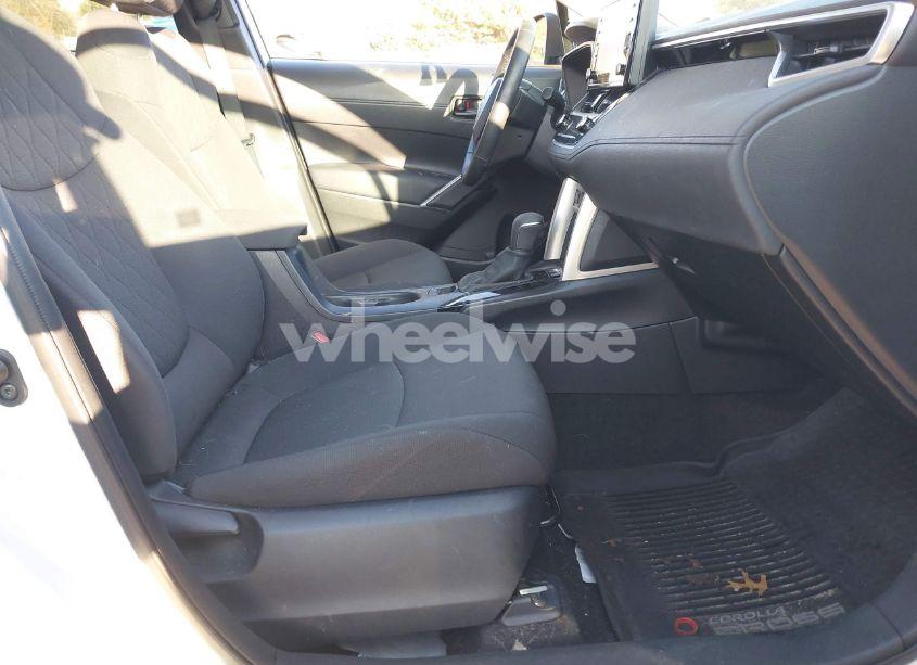 Photo 5 of 2022 Toyota Corolla CROSS LE (VIN 7MUBAABG0NV011497)