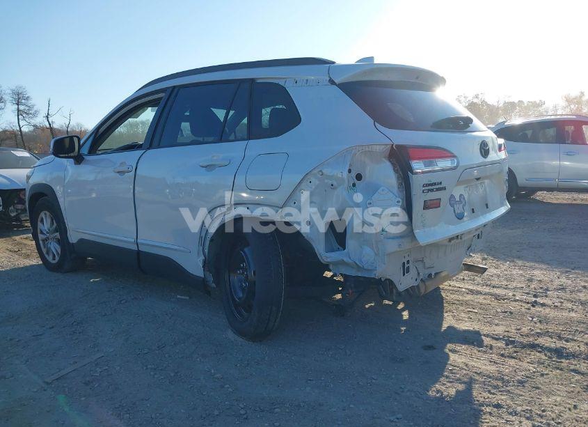 Photo 6 of 2022 Toyota Corolla CROSS LE (VIN 7MUBAABG0NV011497)