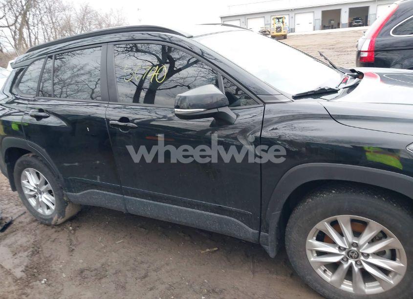 Photo 13 of 2022 Toyota Corolla CROSS LE (VIN 7MUBAABG1NV023545)