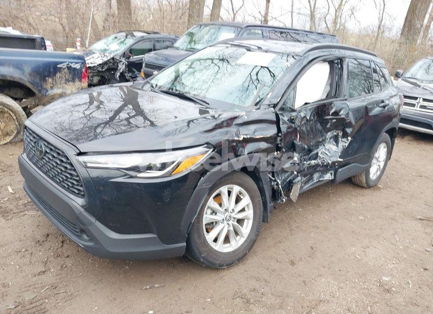 Photo 2 of 2022 Toyota Corolla CROSS LE (VIN 7MUBAABG1NV023545)