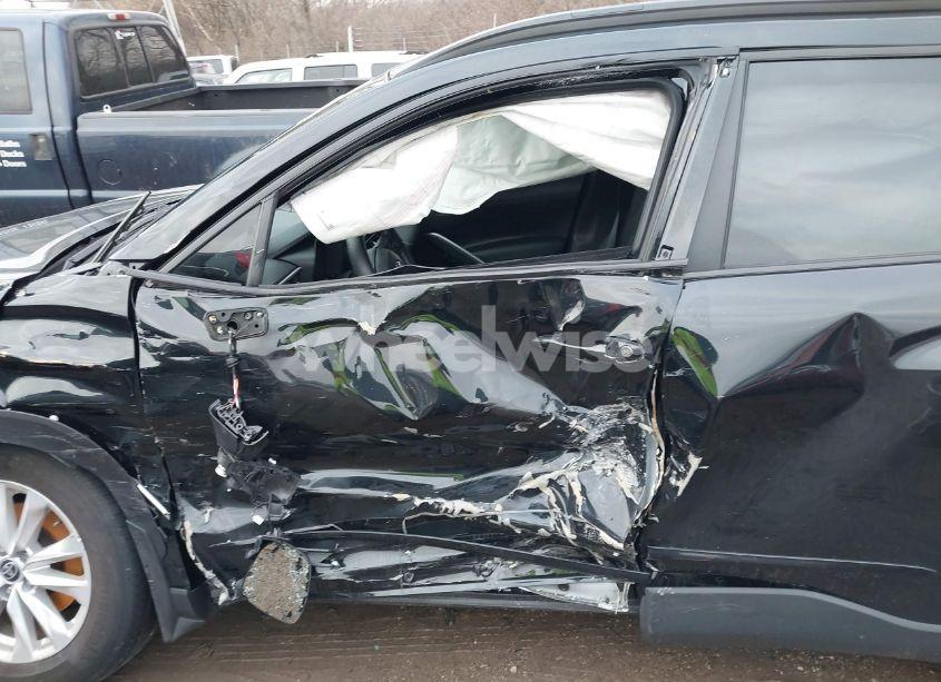 Photo 6 of 2022 Toyota Corolla CROSS LE (VIN 7MUBAABG1NV023545)