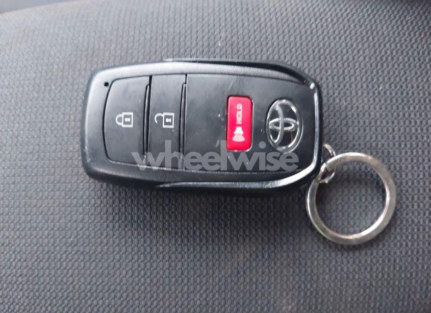 Photo 11 of 2024 Toyota Corolla CROSS LE (VIN 7MUBAABG2RV088913)