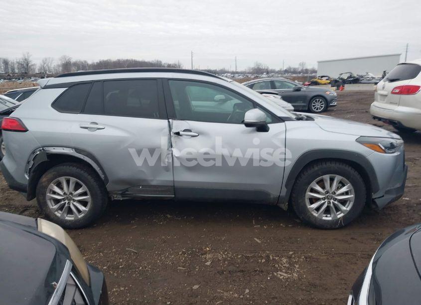 Photo 13 of 2024 Toyota Corolla CROSS LE (VIN 7MUBAABG2RV088913)