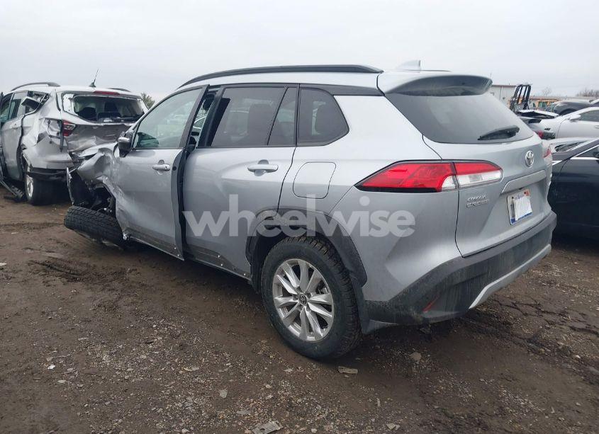 Photo 3 of 2024 Toyota Corolla CROSS LE (VIN 7MUBAABG2RV088913)