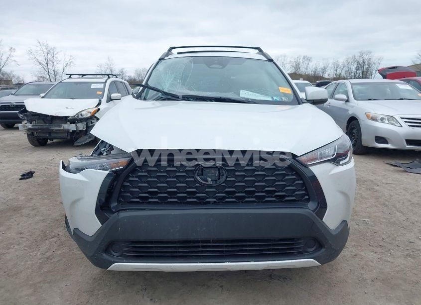 Photo 13 of 2024 Toyota Corolla CROSS LE (VIN 7MUBAABG2RV103930)