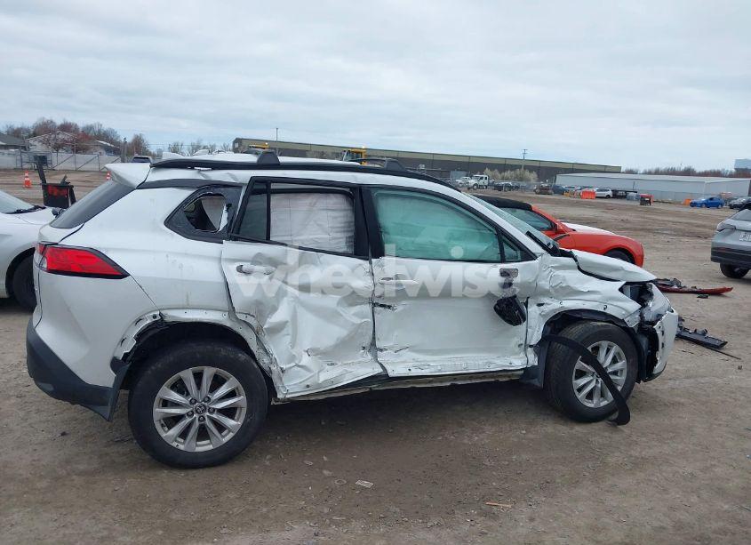 Photo 14 of 2024 Toyota Corolla CROSS LE (VIN 7MUBAABG2RV103930)