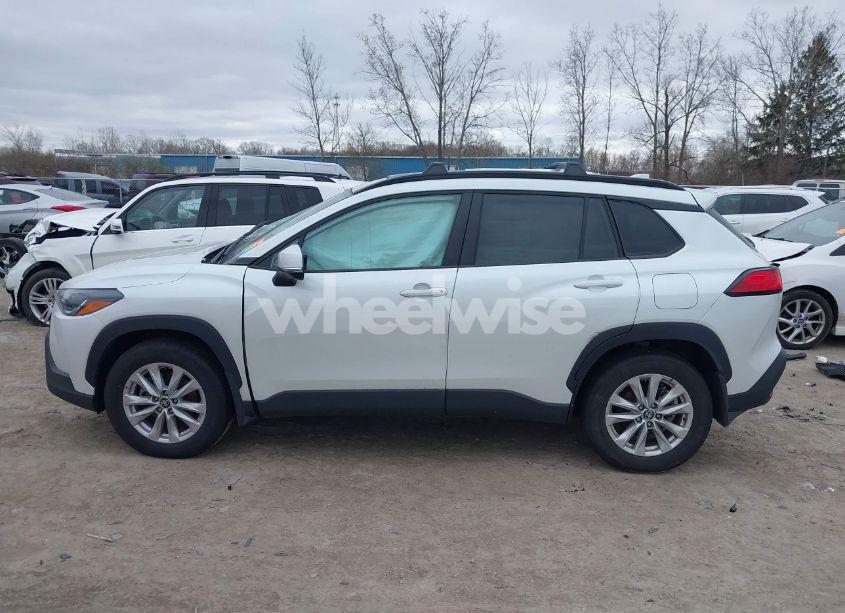 Photo 15 of 2024 Toyota Corolla CROSS LE (VIN 7MUBAABG2RV103930)