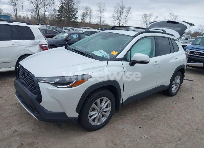 Photo 2 of 2024 Toyota Corolla CROSS LE (VIN 7MUBAABG2RV103930)