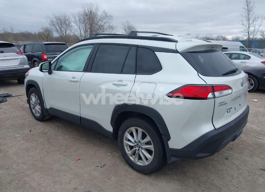 Photo 3 of 2024 Toyota Corolla CROSS LE (VIN 7MUBAABG2RV103930)
