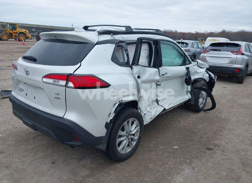 Photo 4 of 2024 Toyota Corolla CROSS LE (VIN 7MUBAABG2RV103930)