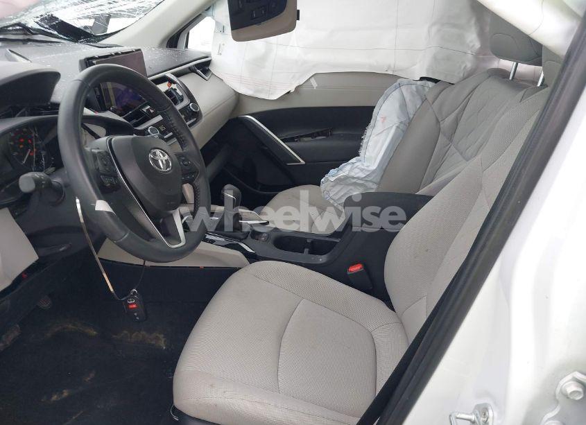Photo 5 of 2024 Toyota Corolla CROSS LE (VIN 7MUBAABG2RV103930)