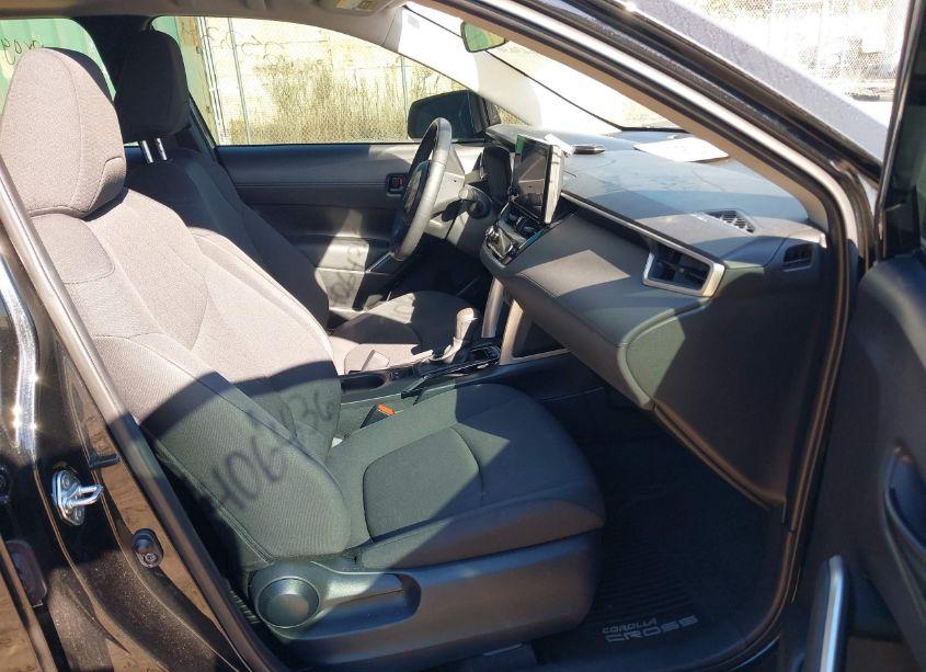 Photo 5 of 2023 Toyota Corolla CROSS LE (VIN 7MUBAABG3PV061913)