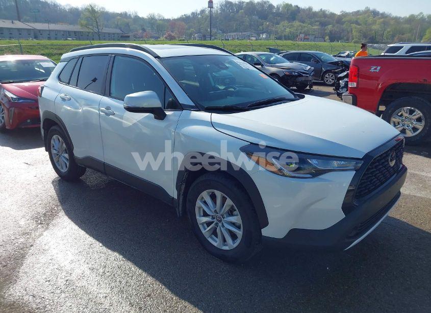 2022 Toyota Corolla CROSS LE (VIN 7MUBAABG4NV014032) main photo