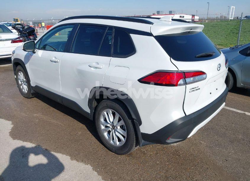 Photo 3 of 2022 Toyota Corolla CROSS LE (VIN 7MUBAABG4NV014032)