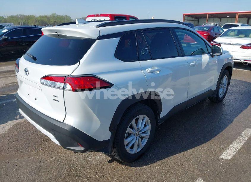 Photo 4 of 2022 Toyota Corolla CROSS LE (VIN 7MUBAABG4NV014032)