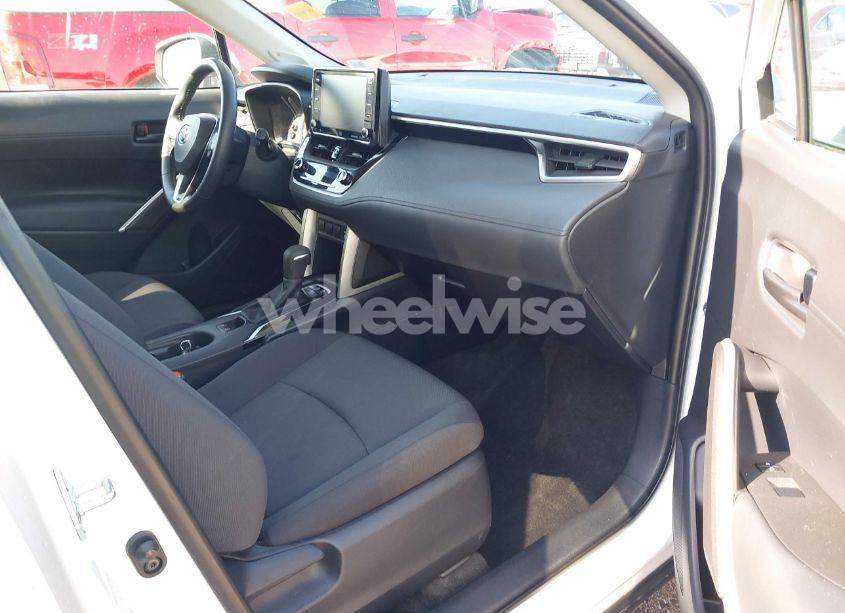 Photo 5 of 2022 Toyota Corolla CROSS LE (VIN 7MUBAABG4NV014032)