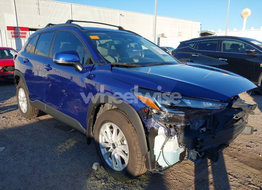 2024 Toyota Corolla CROSS LE (VIN 7MUBAABG4RV092431) main photo