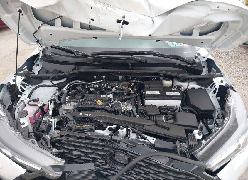 Photo 10 of 2024 Toyota Corolla CROSS LE (VIN 7MUBAABG5RV105915)