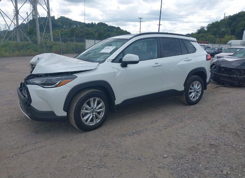 Photo 2 of 2024 Toyota Corolla CROSS LE (VIN 7MUBAABG5RV105915)