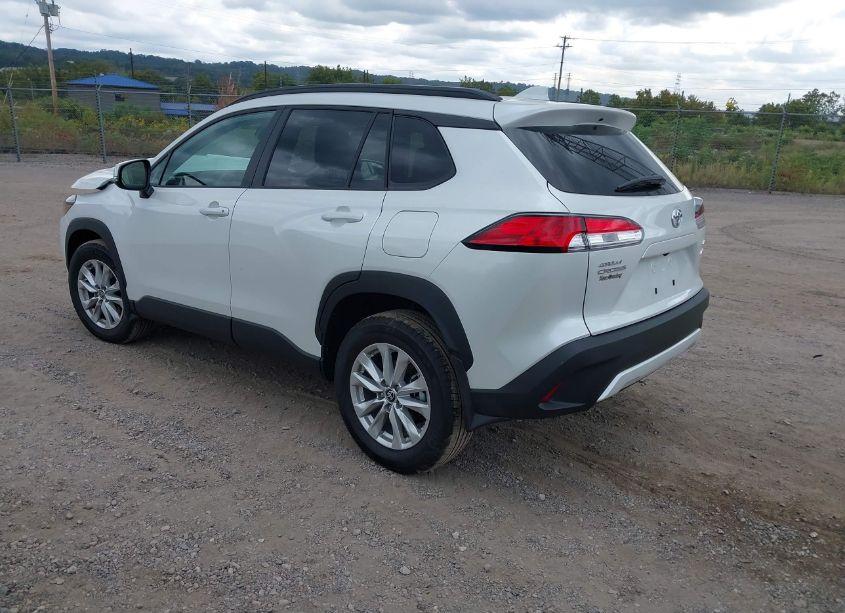Photo 3 of 2024 Toyota Corolla CROSS LE (VIN 7MUBAABG5RV105915)