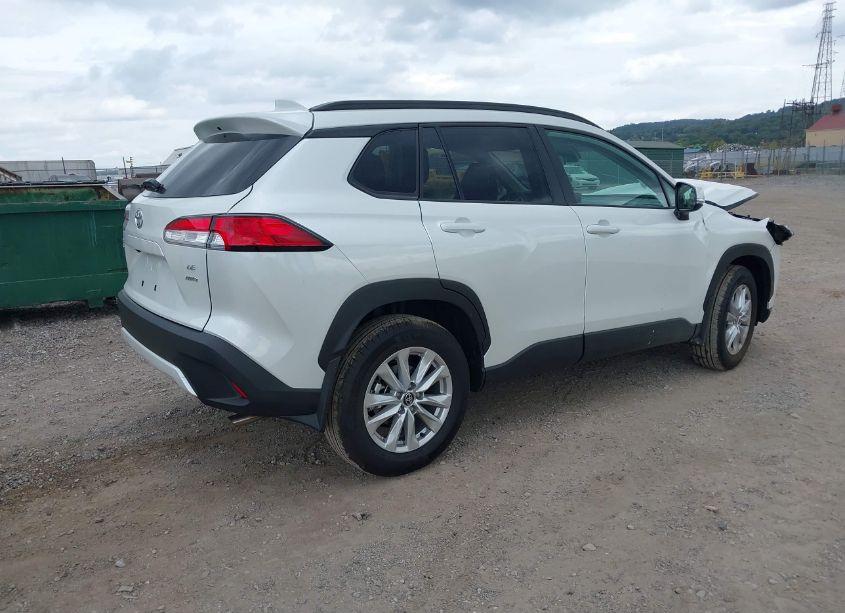 Photo 4 of 2024 Toyota Corolla CROSS LE (VIN 7MUBAABG5RV105915)