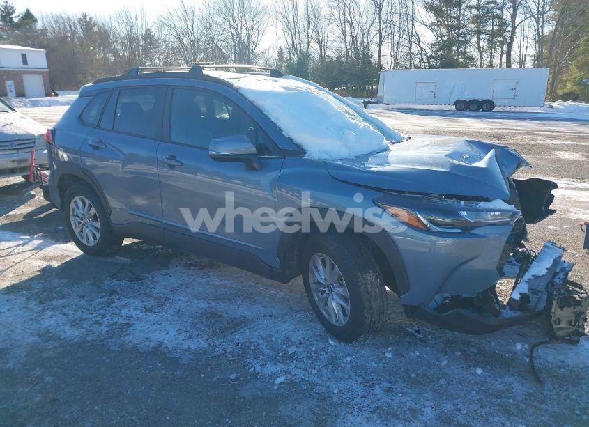 2024 Toyota Corolla CROSS LE (VIN 7MUBAABG6RV079969) main photo