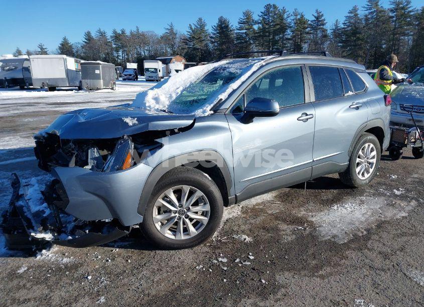 Photo 2 of 2024 Toyota Corolla CROSS LE (VIN 7MUBAABG6RV079969)