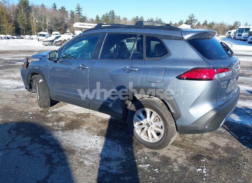 Photo 3 of 2024 Toyota Corolla CROSS LE (VIN 7MUBAABG6RV079969)